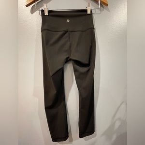 Lululemon Black Cropped Women’s Athletic Leggings Size 2 Small